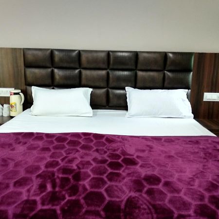 Oyo 60976 Hotel Shree Ji Morena Esterno foto