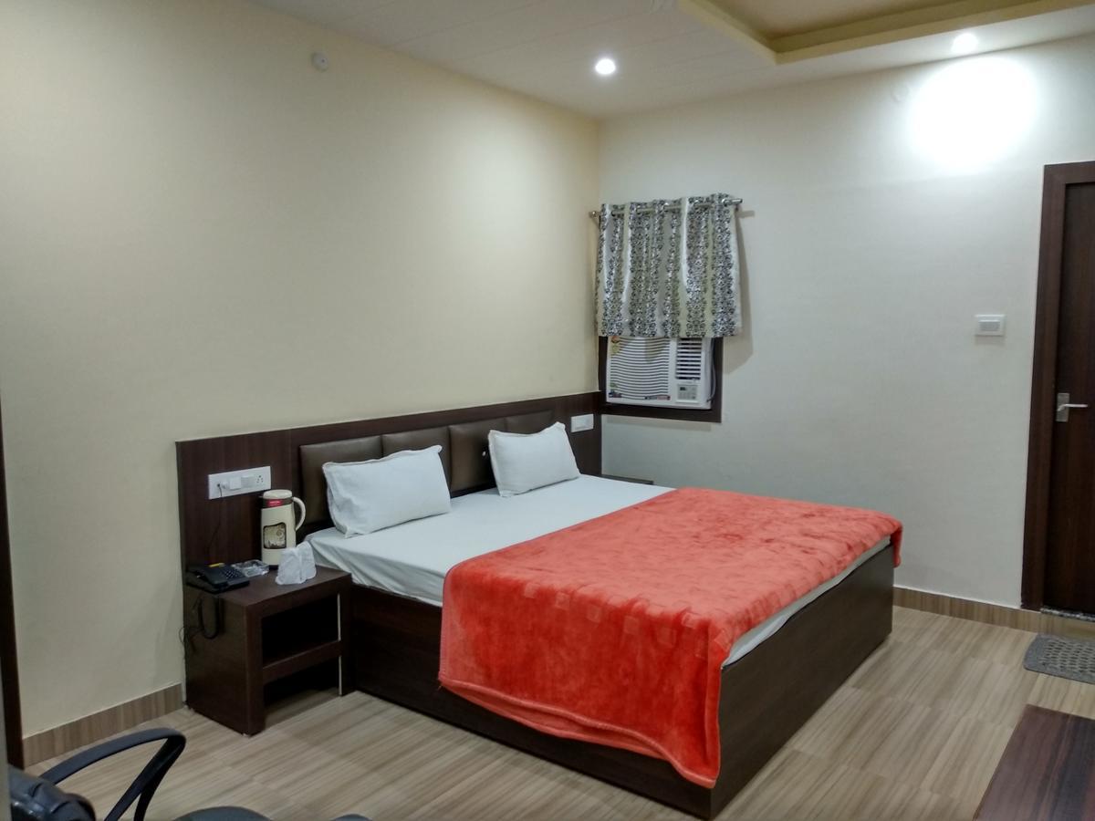 Oyo 60976 Hotel Shree Ji Morena Esterno foto
