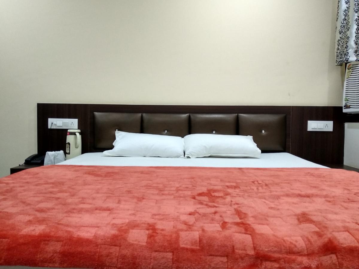 Oyo 60976 Hotel Shree Ji Morena Esterno foto