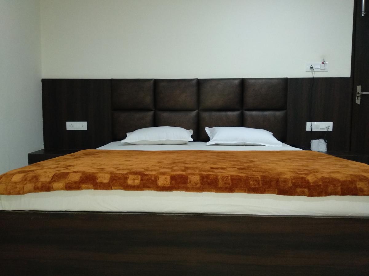 Oyo 60976 Hotel Shree Ji Morena Esterno foto