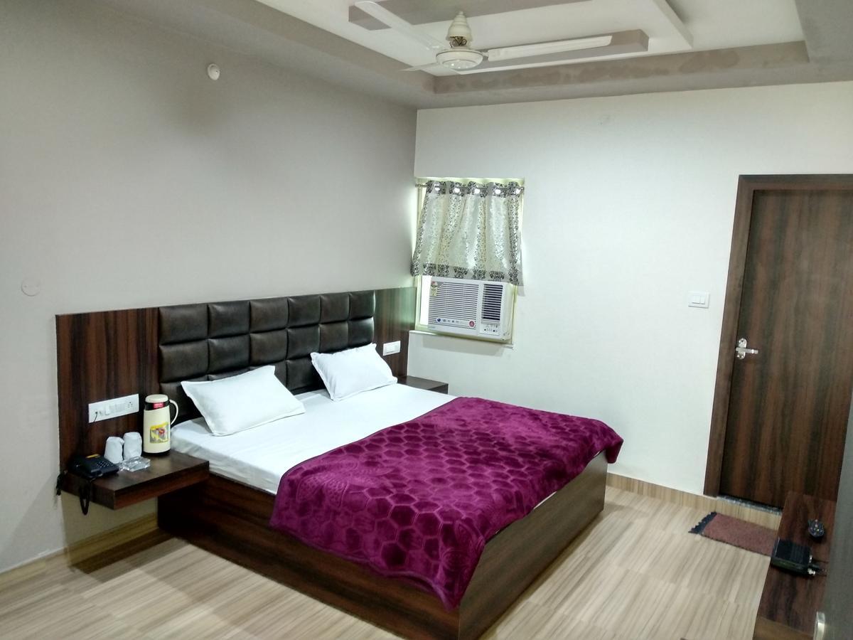 Oyo 60976 Hotel Shree Ji Morena Esterno foto