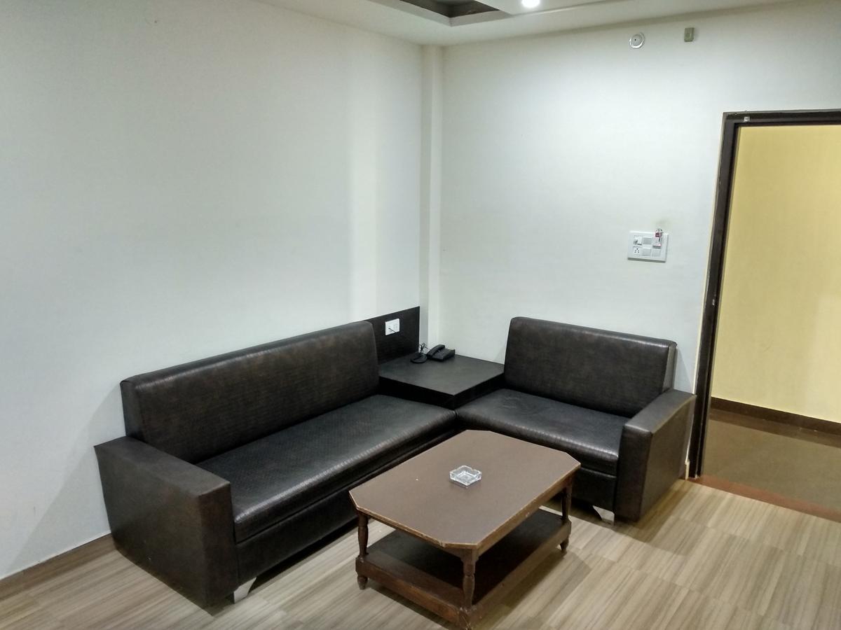 Oyo 60976 Hotel Shree Ji Morena Esterno foto