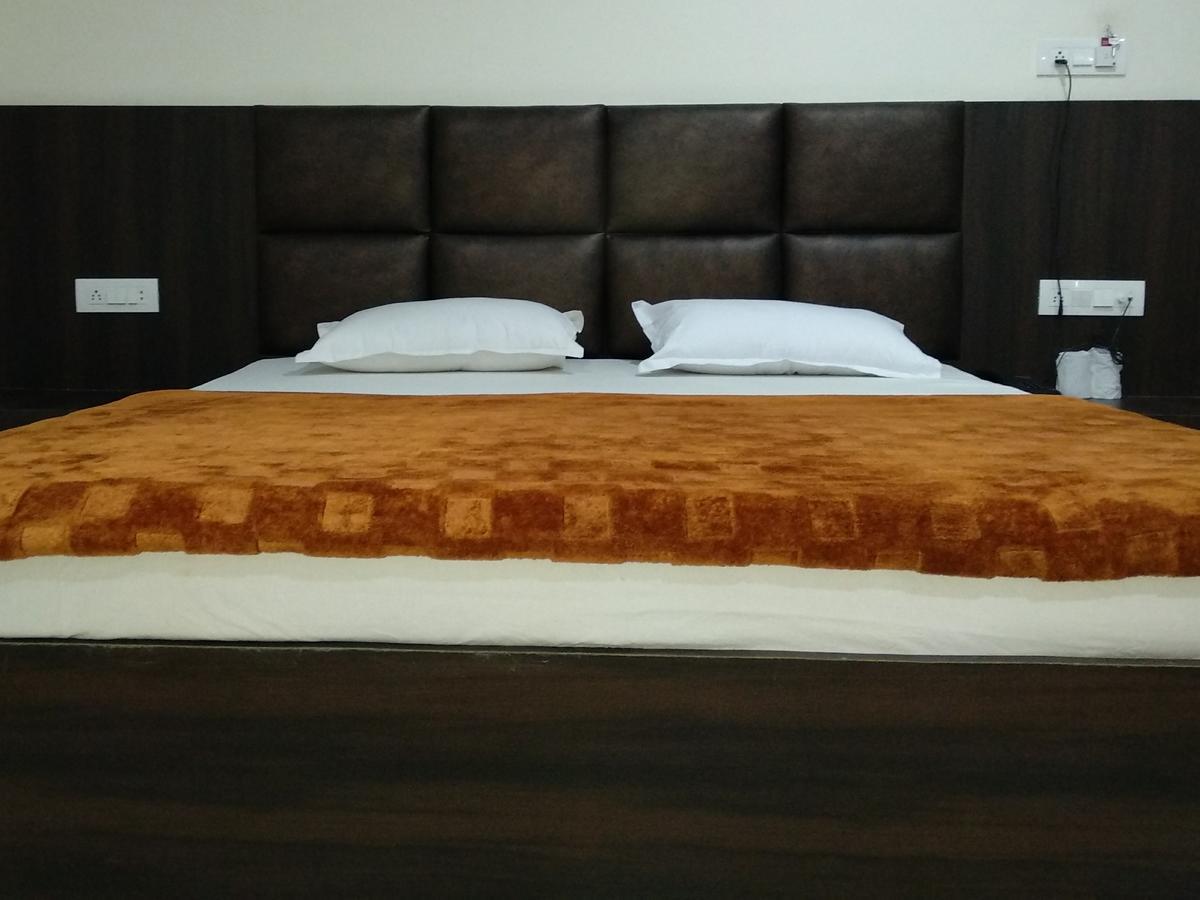 Oyo 60976 Hotel Shree Ji Morena Esterno foto